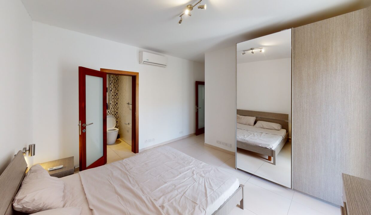 DVE017-Bedroom